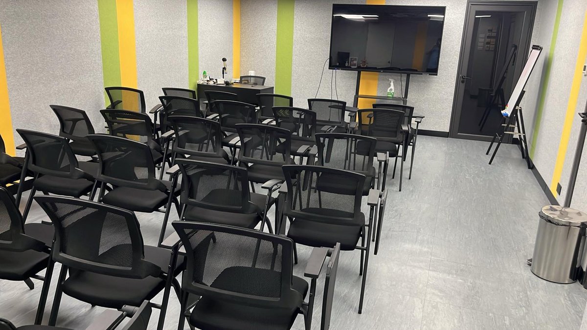 Meeting room at Easy Solution HK — ideal for AI strategy presentations and board meetings