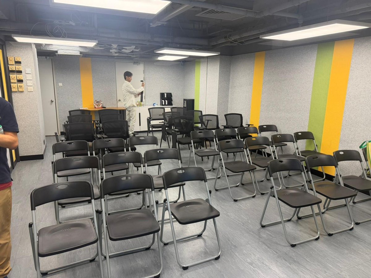 AI consultation and training room at Easy Solution Hong Kong — professional workspace with projector and whiteboard